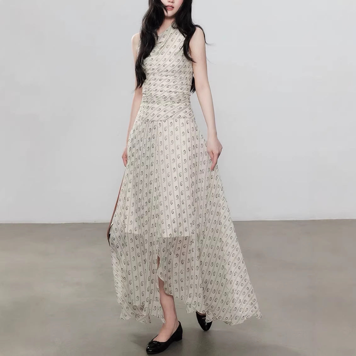 Robe Longue Imprimée Beige – Taille Haute & Coupe Fluide Sans Manches