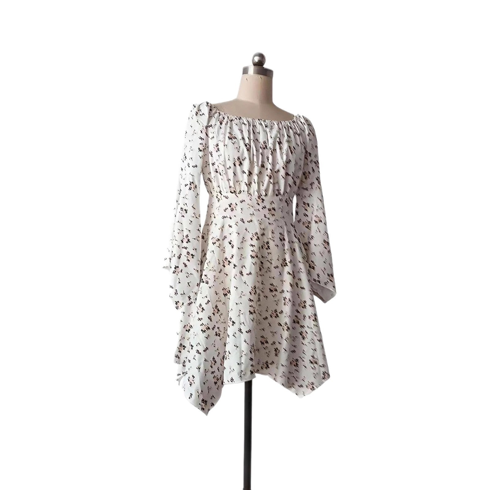 Robe Florale Épaules Dénudées – Manches Évasées & Taille Cinée