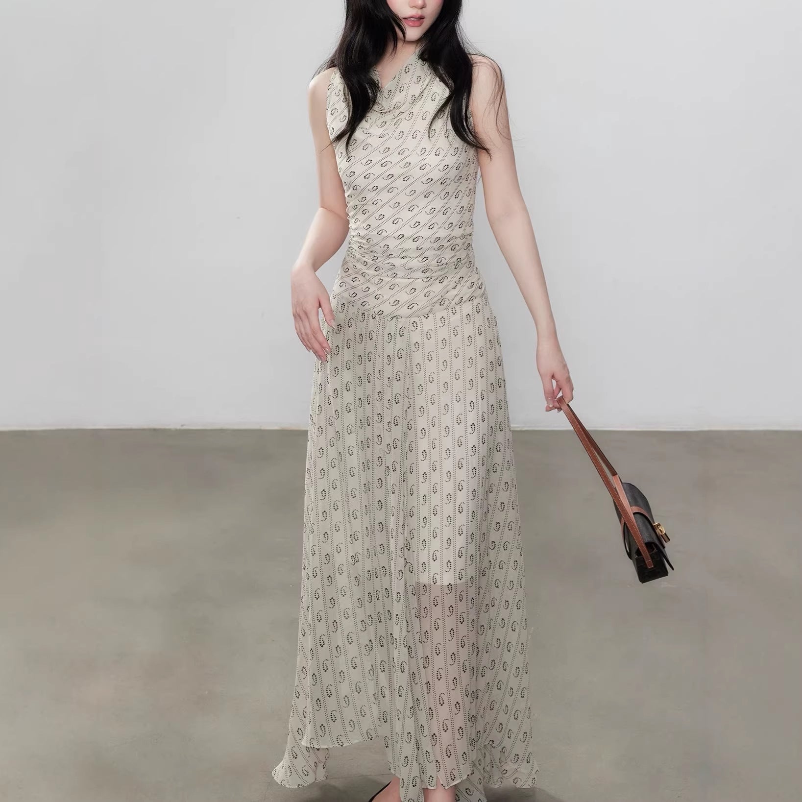Robe Longue Imprimée Beige – Taille Haute & Coupe Fluide Sans Manches